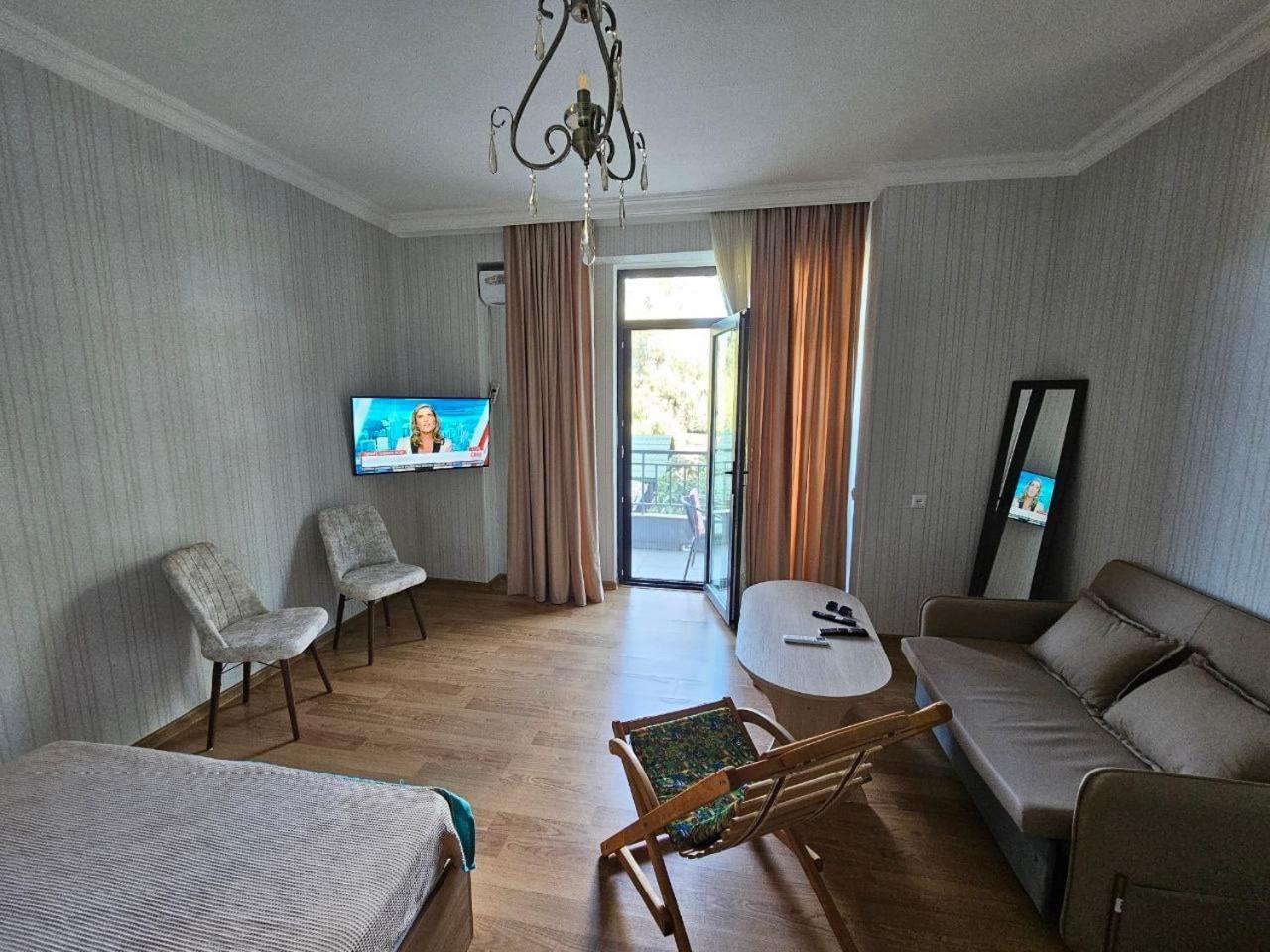 Appartamento Flat Batumi Esterno foto